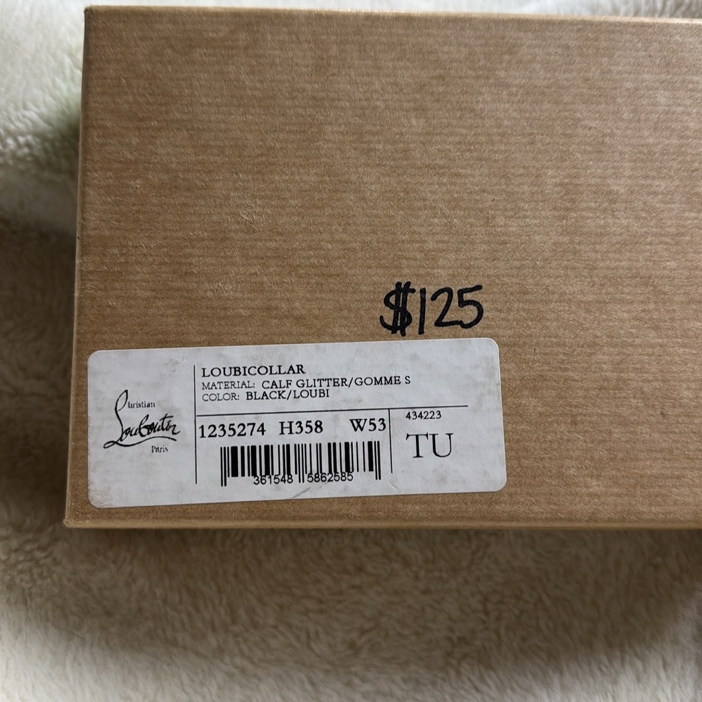 Christian Louboutin "Loubicollar” Empty Box Sticker Attatched - Picture 3 of 4